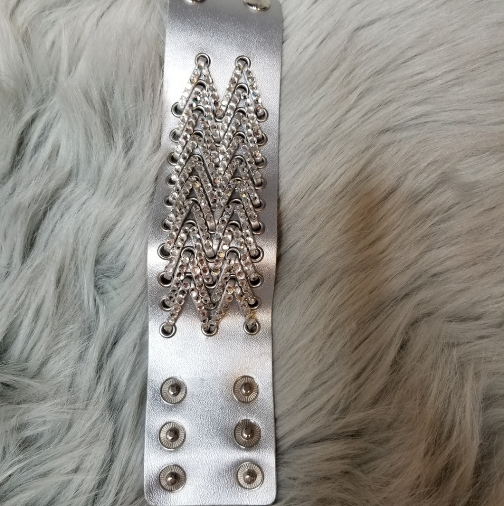 Buckle Rhinestone Bracelet - Picture 2 of 8